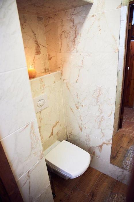 Апартаменти В Центрі Львова -Вірменська Площа Ринок Lviv Ngoại thất bức ảnh